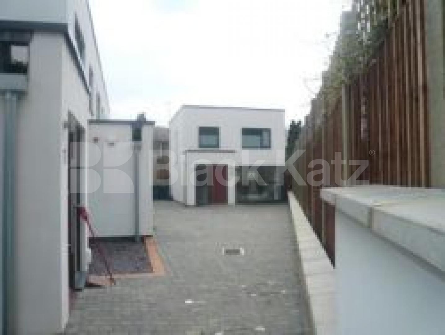 			3 Bedroom, 1 bath, 1 reception House			 Black Boy Lane, TOTTENHAM